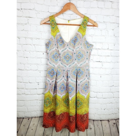 London Times Dresses & Skirts - London Times Colorful Pleated V-Neck Dress